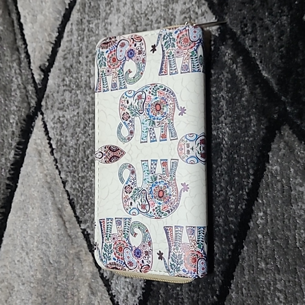 BIJORCA ELEPHANT 🐘 DESIGN CLUTCH WALLET NWOT